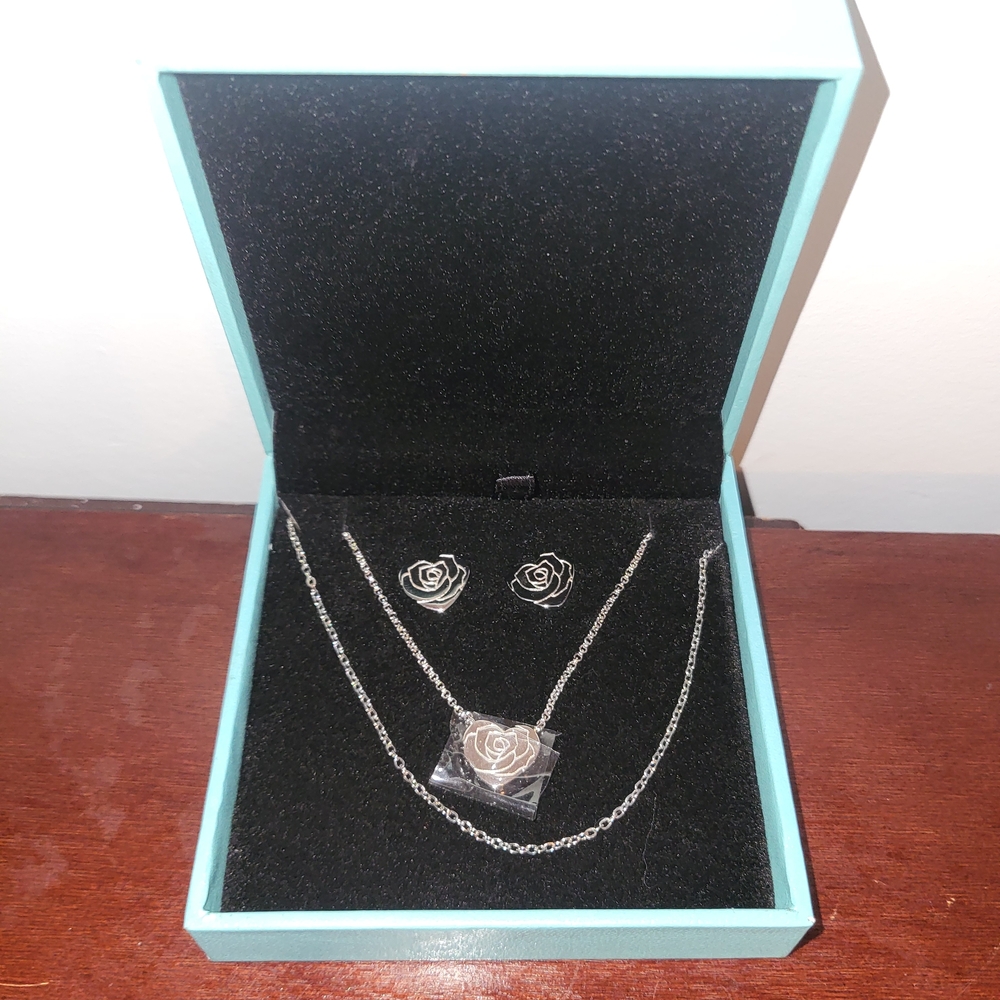 Elegant Silver Rose Jewelry Set